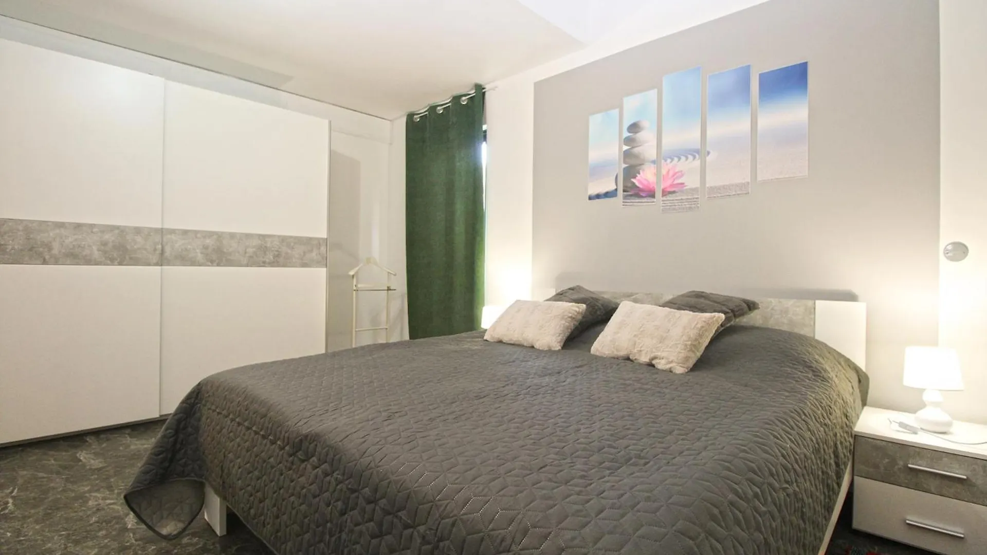 Apartments Richard 2319 Pjescana Uvala