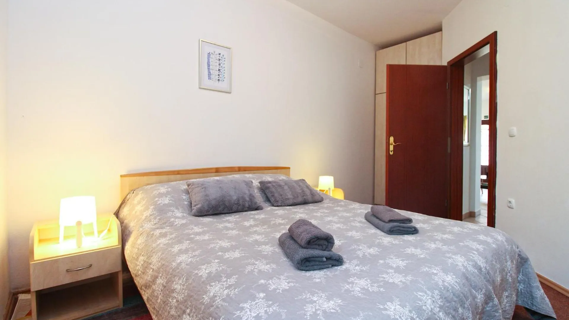 Apartments Richard 2319 Pjescana Uvala