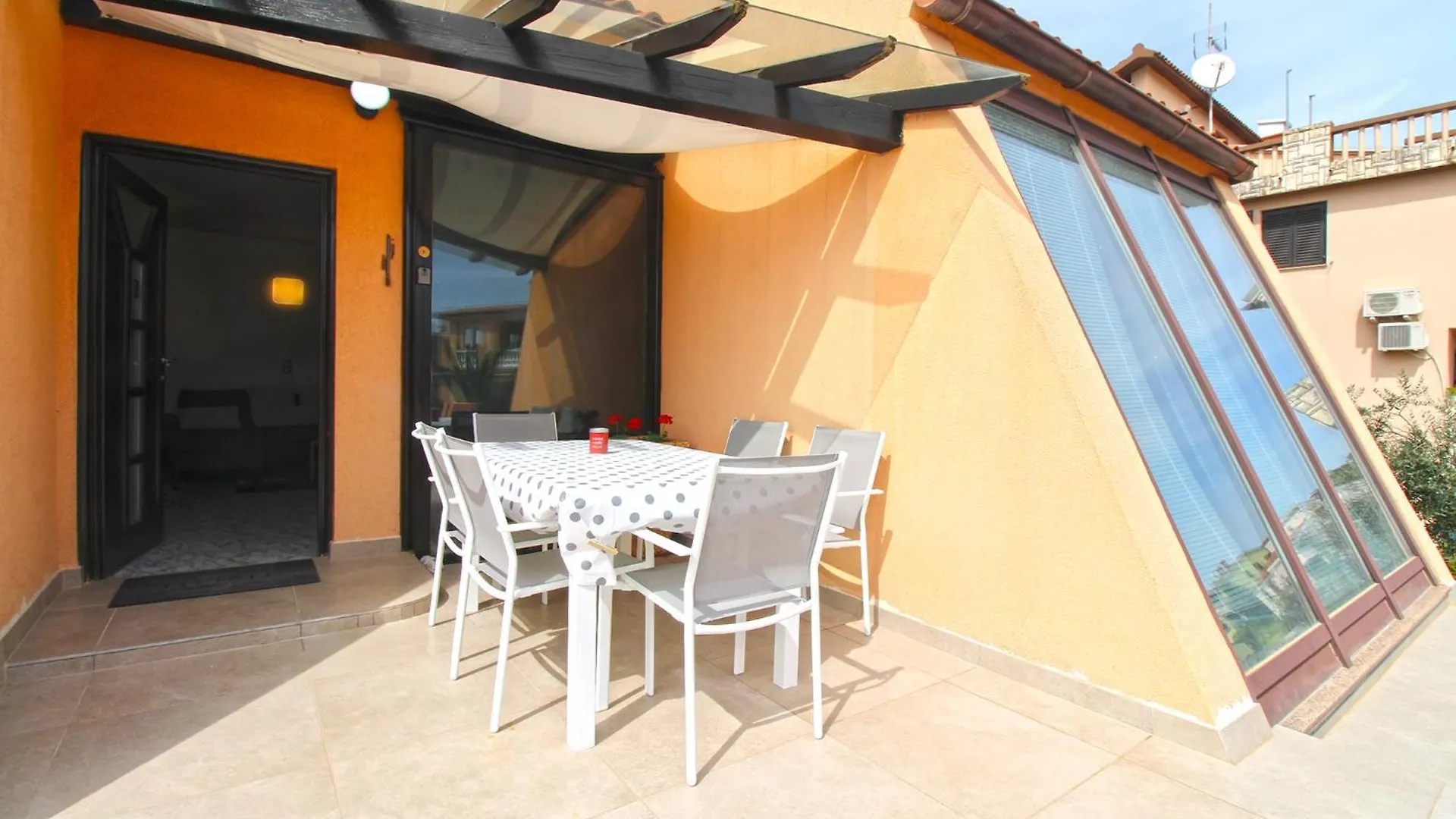 Apartments Richard 2319 Pjescana Uvala